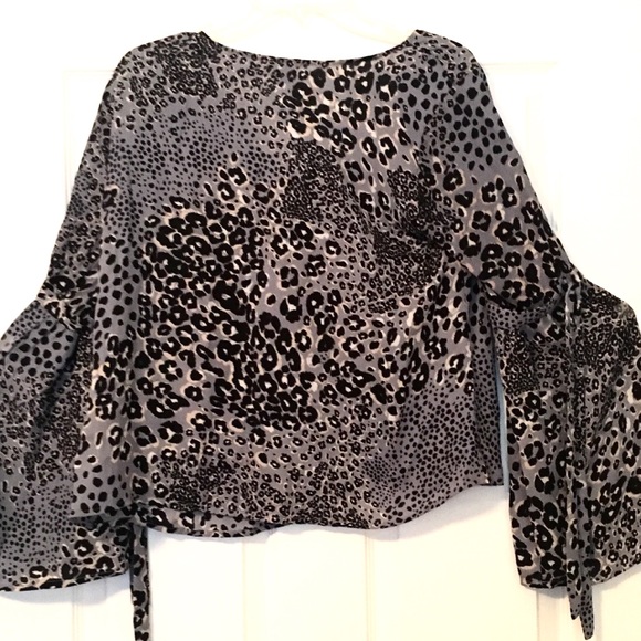 w/TAGs Leopard Skin TIE Sleeve V-Neck BLOUSE TOP - Picture 6 of 7
